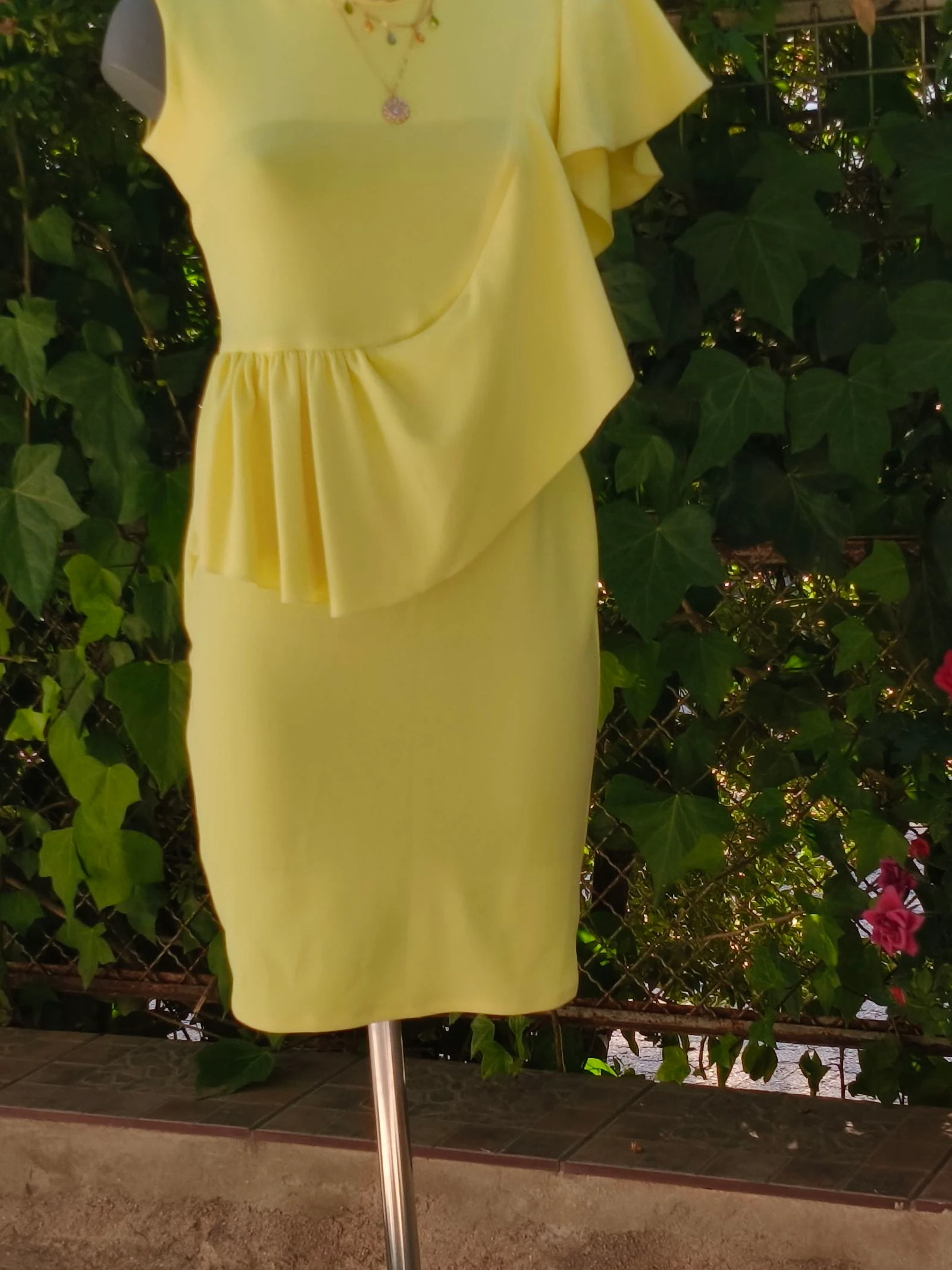 Robe élégante de fête avec volant /Vestido elegante de fiesta con volante – photo 4